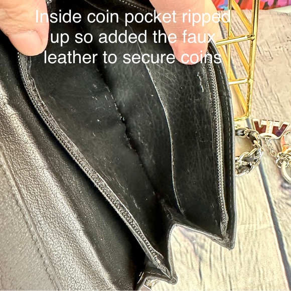 CHANEL black leather wallet crossbody bag with chain and charm - Picture 10 of 16